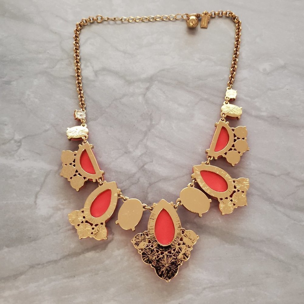 ✨ Kate Spade Day Tripper Coral Resin Rhinestones Statement Necklace ✨ - Picture 8 of 15